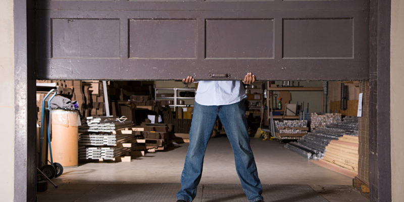 Should You Replace Your Residential Garage Door? 800-5175377